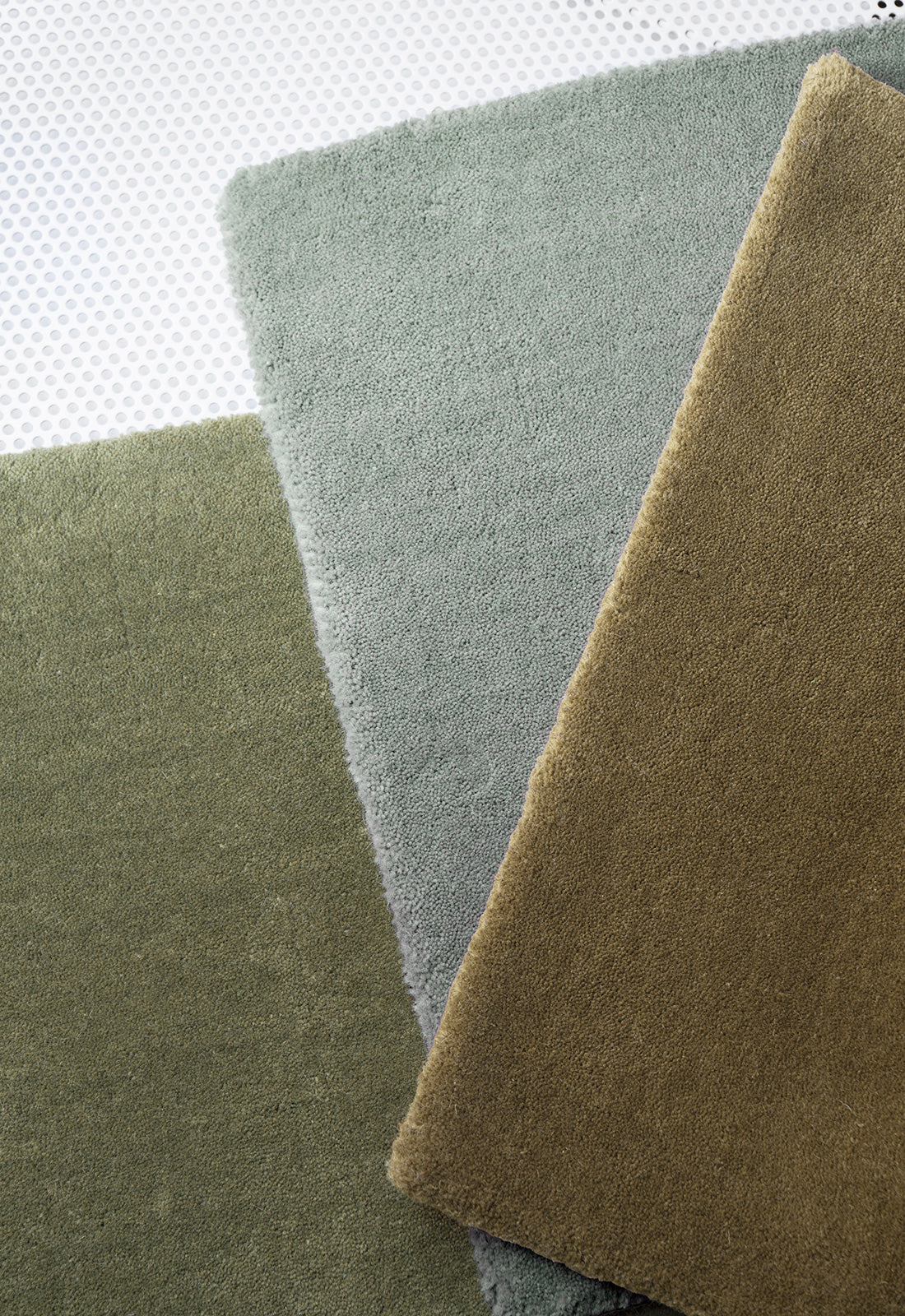 Classic Solid Wool Capulet Olive vareprøve