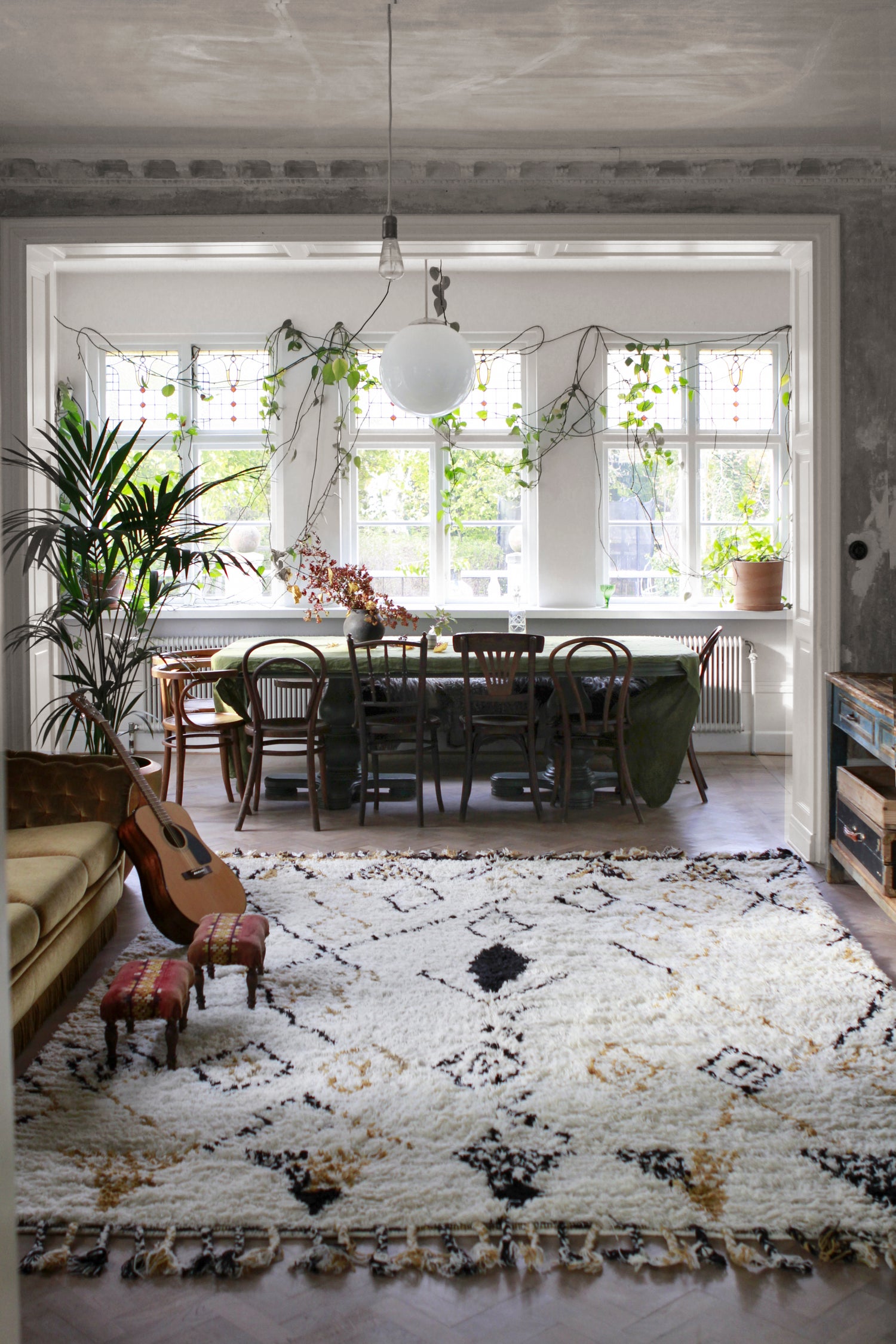 Modern Oriental Saffron