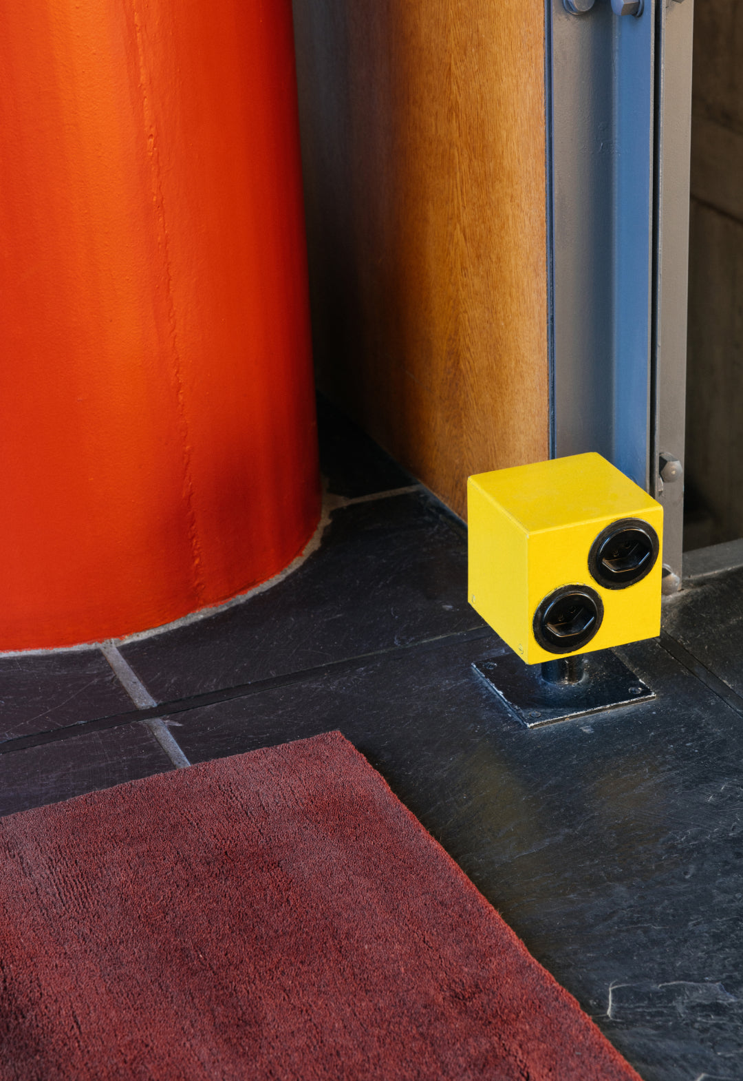 Classic Solid Wool Ruby Red Varuprov